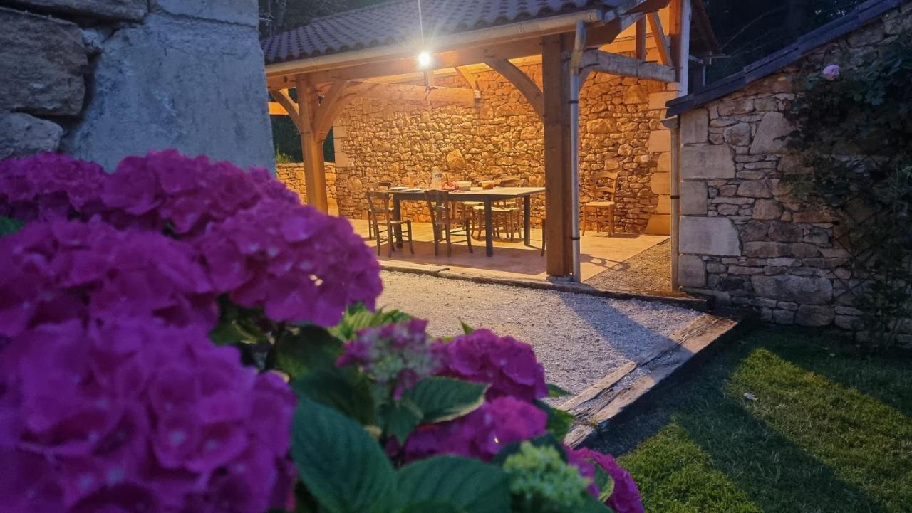 Villa Les Jardins De Raiatea Сарла-ла-Канеда Екстериор снимка
